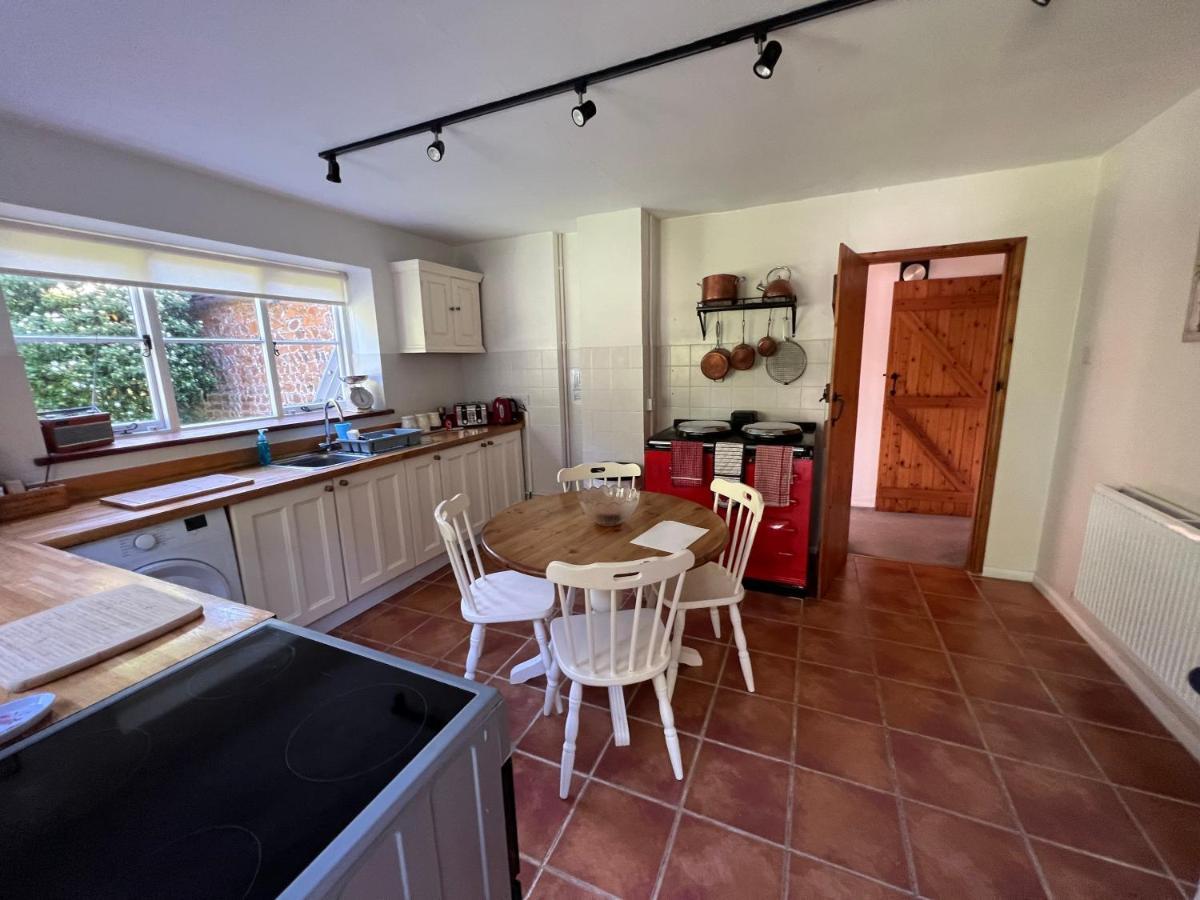 Forestry Cottage. Hot Tub, Open Fire, Dog Friendly Gaywood ภายนอก รูปภาพ